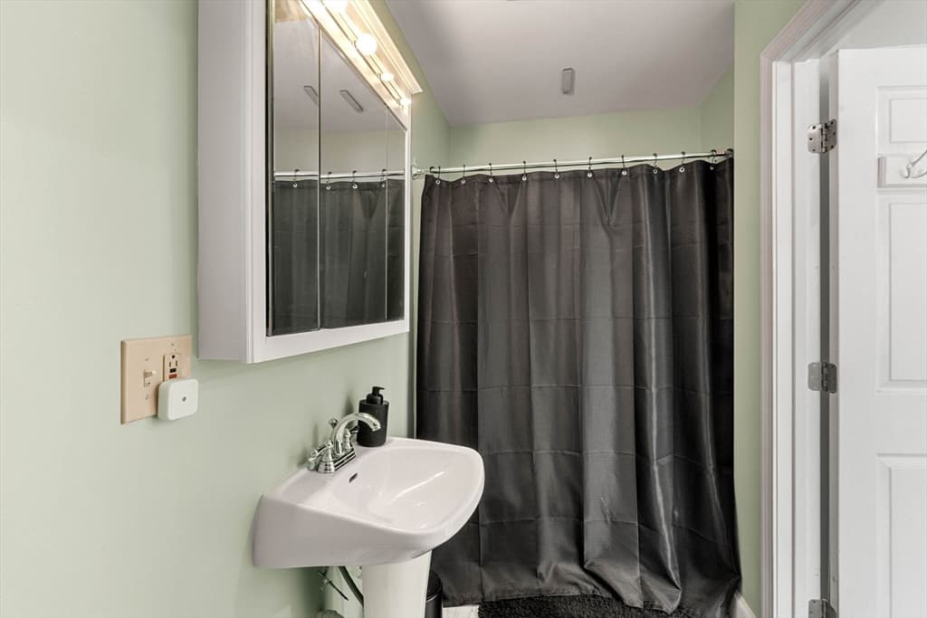 11 Pinkert St, Medford MA 02155 photo 31
