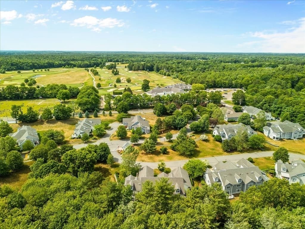 Condominium at 2 Bogey Way # 2, Lakeville MA 02347, Lakeville, photo 2 of 27