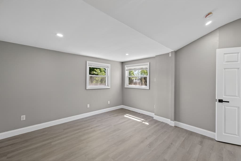 Single Family Residence at 370 Pleasant St, Pawtucket RI 02860, Pawtucket, photo 13 of 21