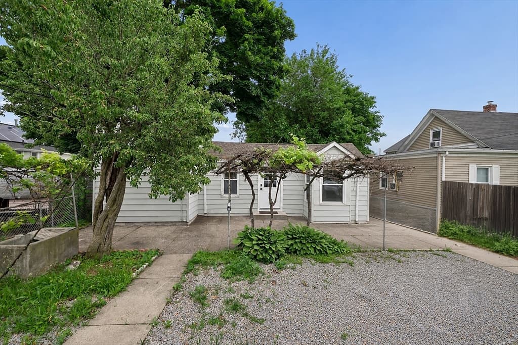 Single Family Residence at 370 Pleasant St, Pawtucket RI 02860, Pawtucket