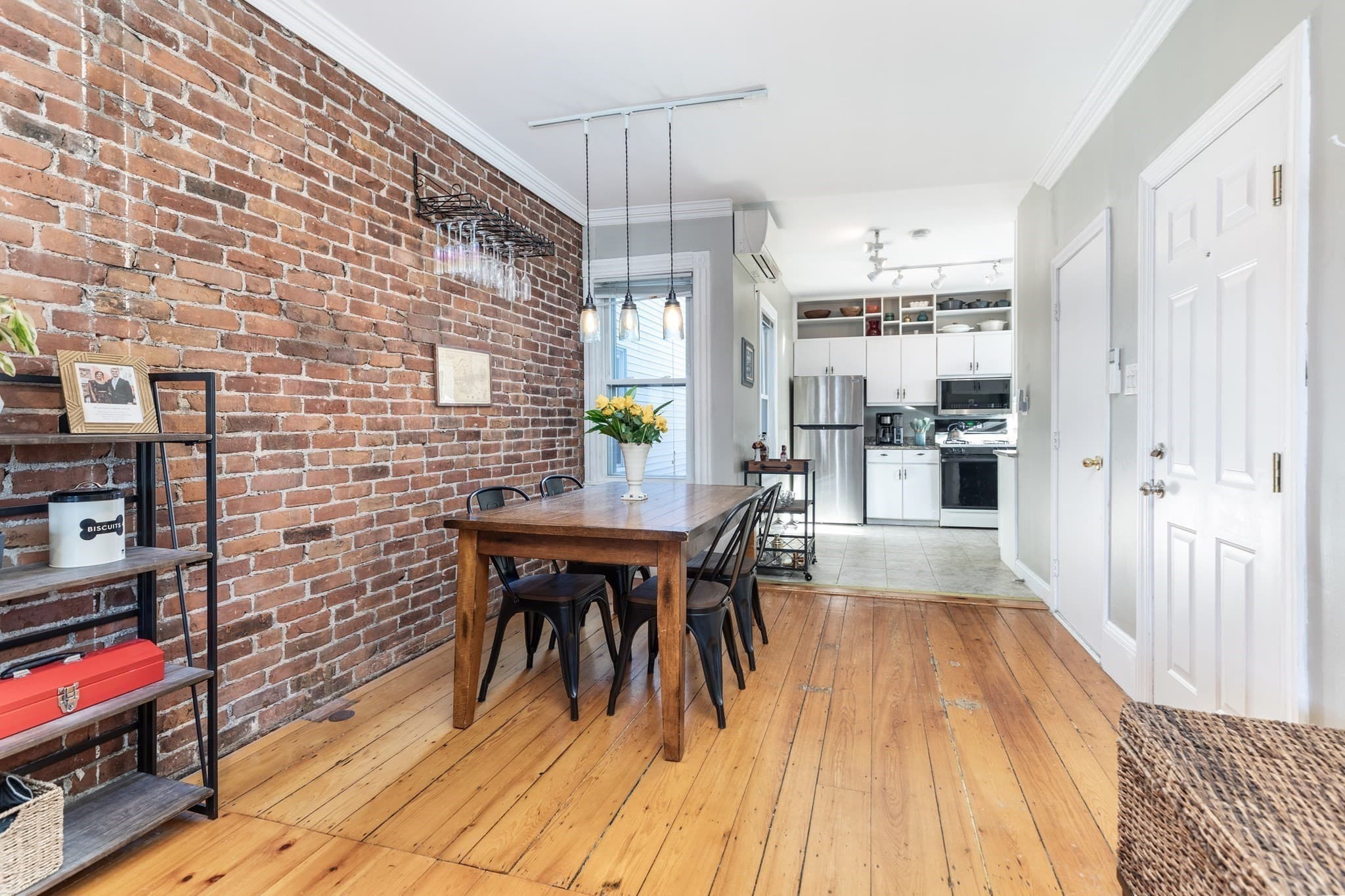 Condominium at 192 W 5th # 2, Boston MA 02127, Boston, photo 6 of 23