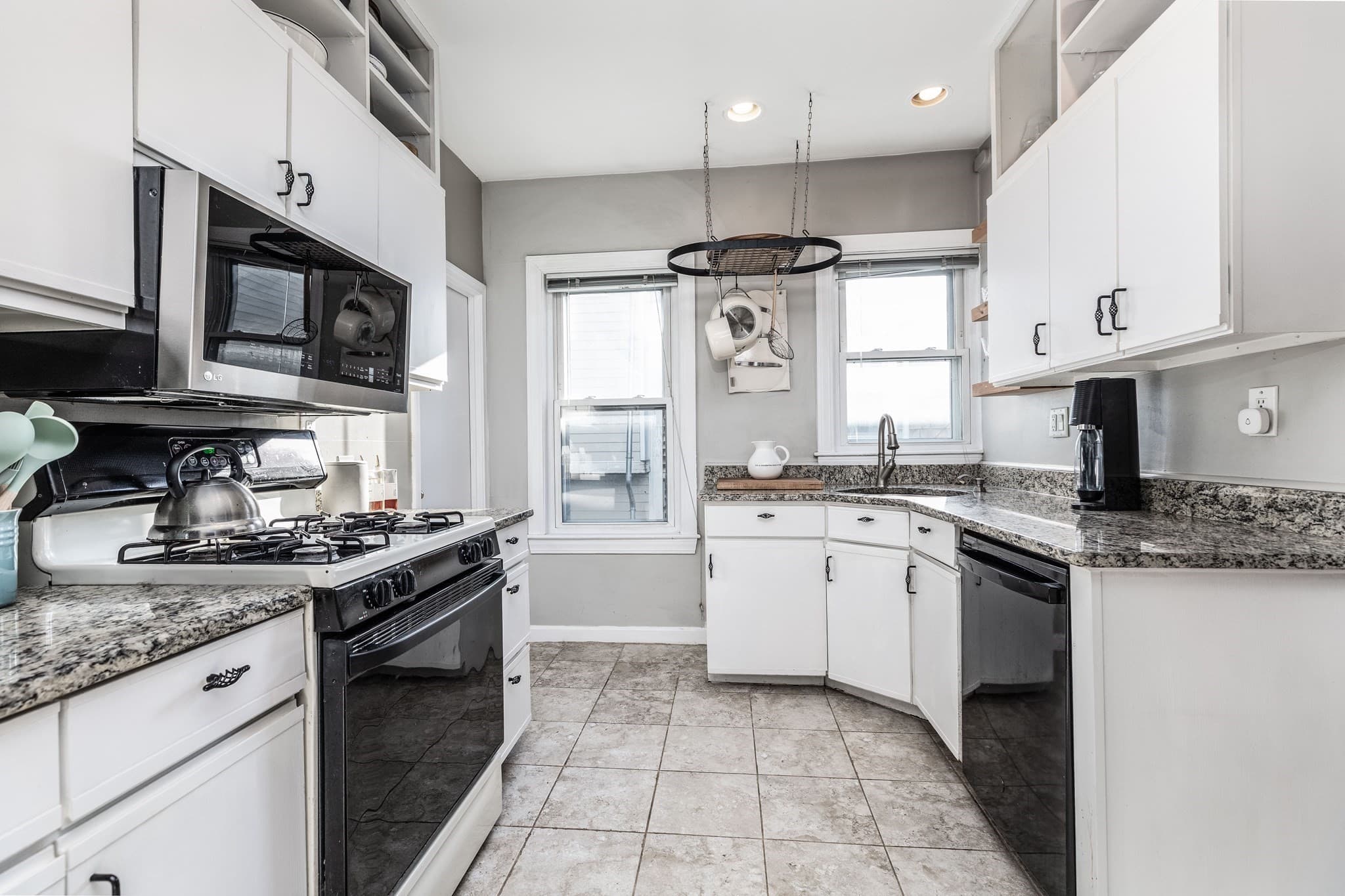 Condominium at 192 W 5th # 2, Boston MA 02127, Boston, photo 10 of 23