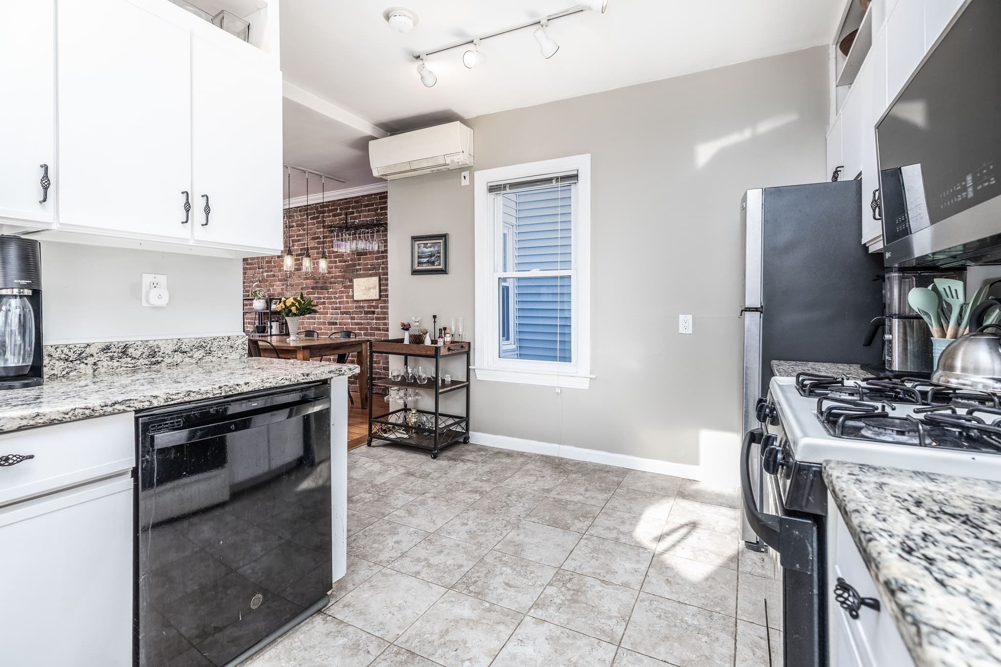 Condominium at 192 W 5th # 2, Boston MA 02127, Boston, photo 11 of 23