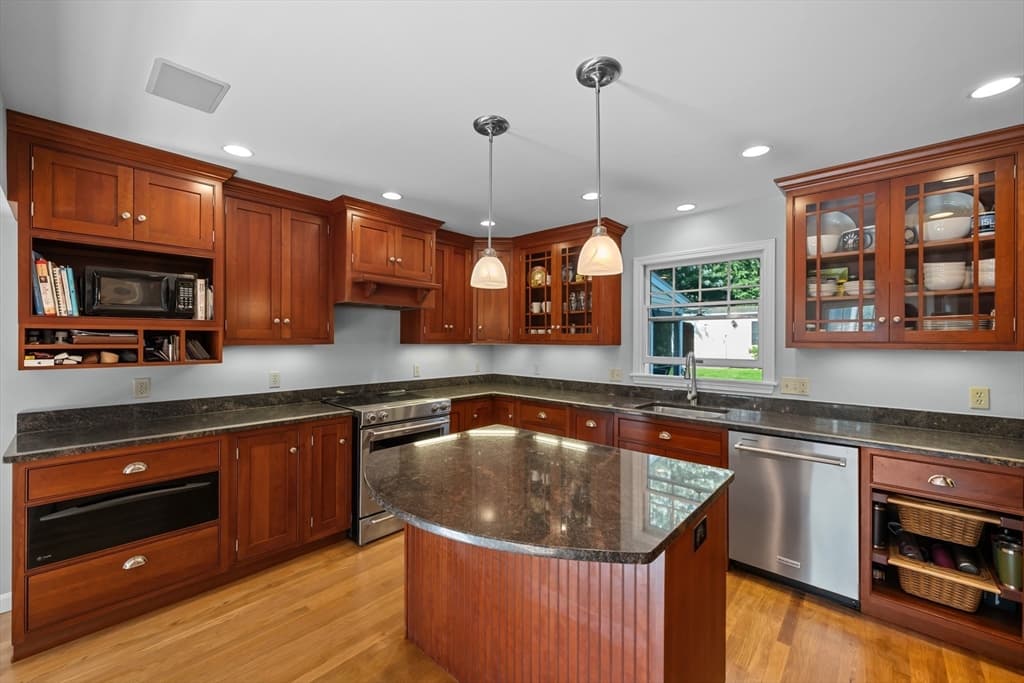 17 Stone Ave, Shrewsbury MA 01545 photo 3