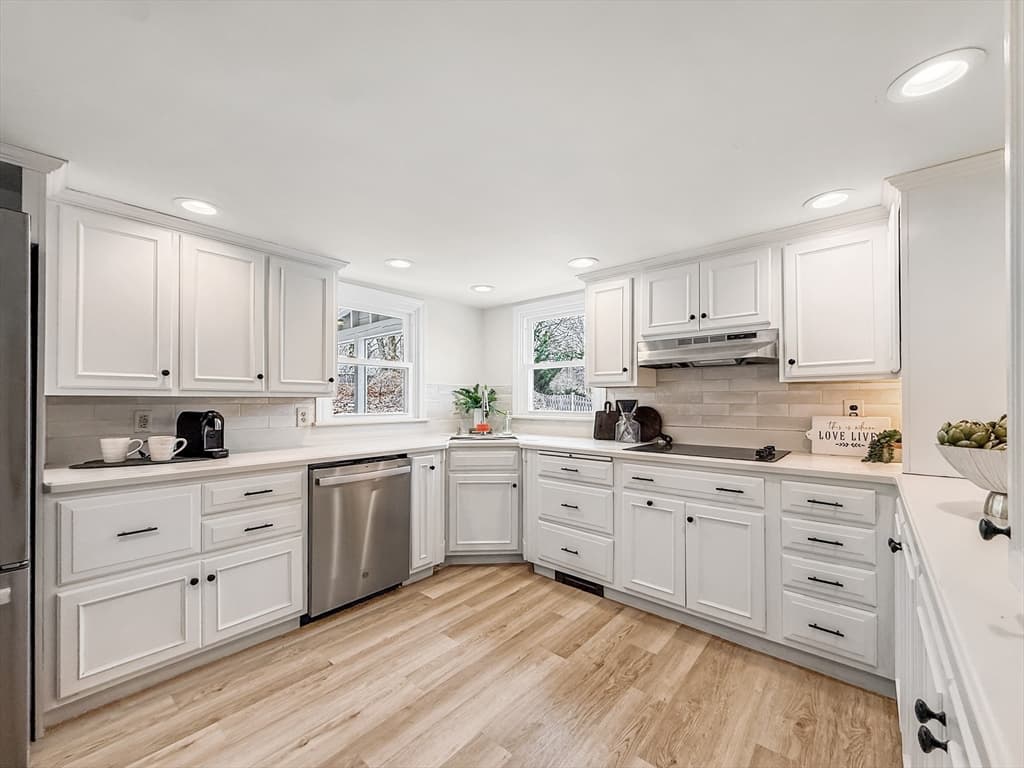 Single Family Residence at 59 Greenfield Ln, Scituate MA 02066, photo 13 of 35