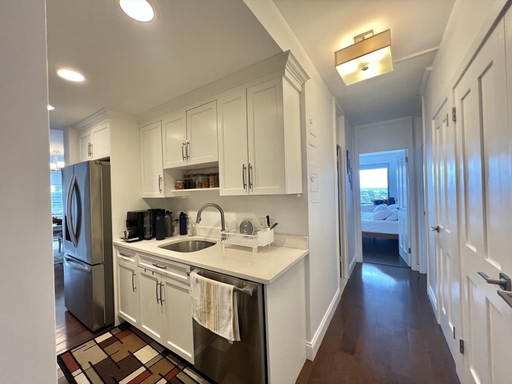 Condominium at 65 E India Row # 23B, Boston MA 02110, photo 7 of 24