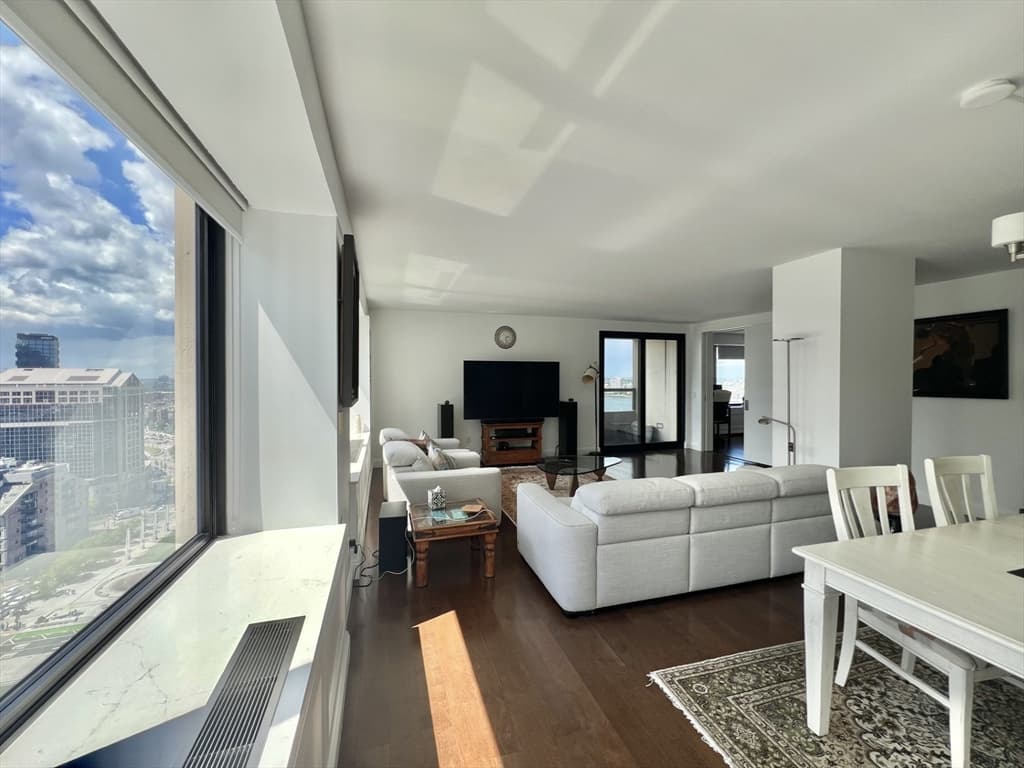 Condominium at 65 E India Row # 23B, Boston MA 02110, photo 4 of 24