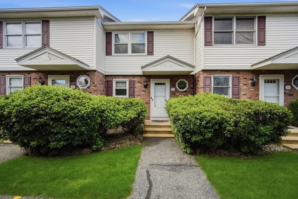 55 Empire St # 11, Chicopee MA 01013