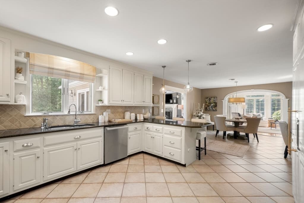 23 Longwood Dr, Hopkinton MA 01748 photo 9