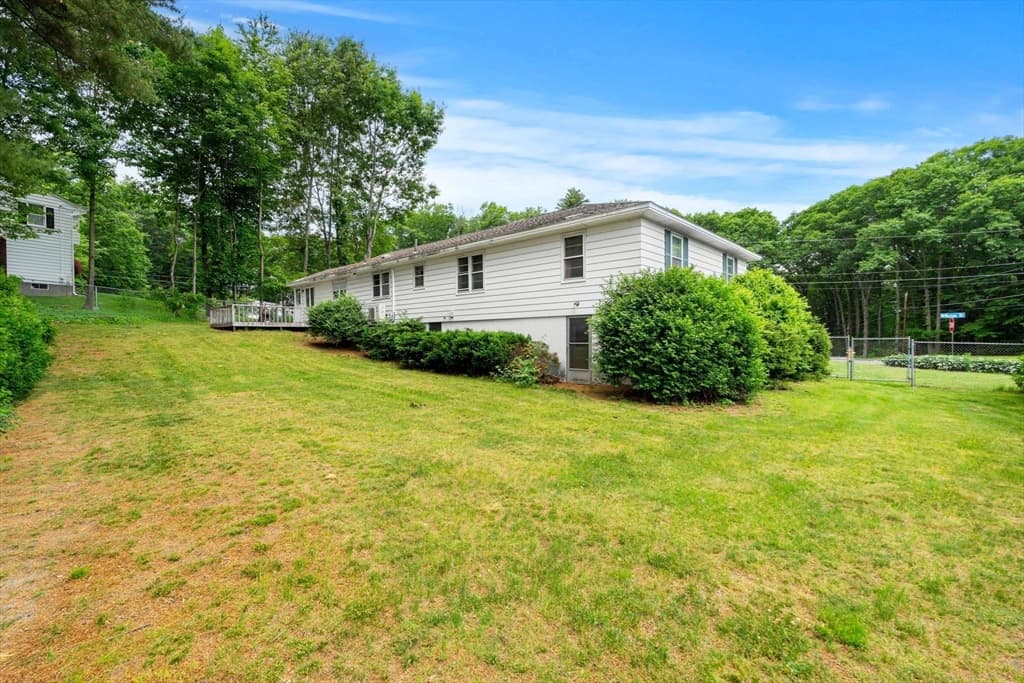 Single Family Residence at 6 Norfolk, Leominster MA 01453, photo 6 of 36