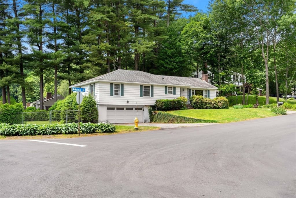 Single Family Residence at 6 Norfolk, Leominster MA 01453, photo 3 of 36