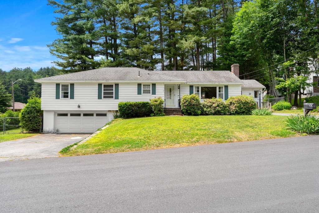 6 Norfolk, Leominster MA 01453