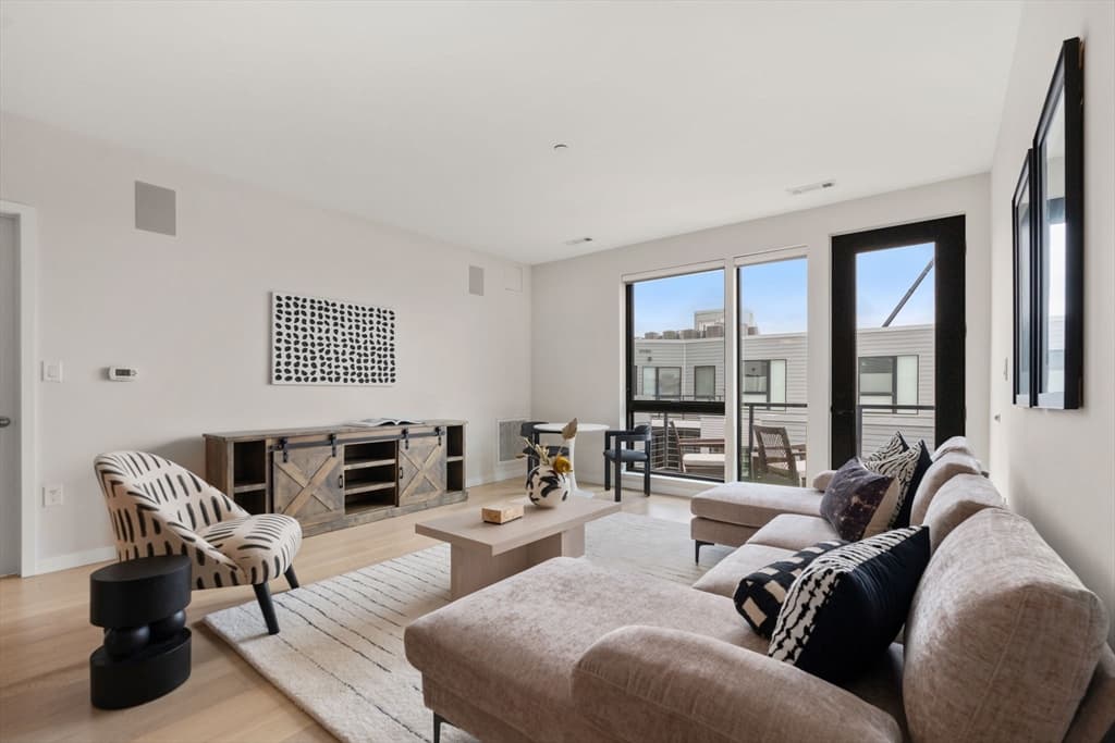 Condominium at 45 West Third # 514, Boston MA 02127, photo 5 of 23