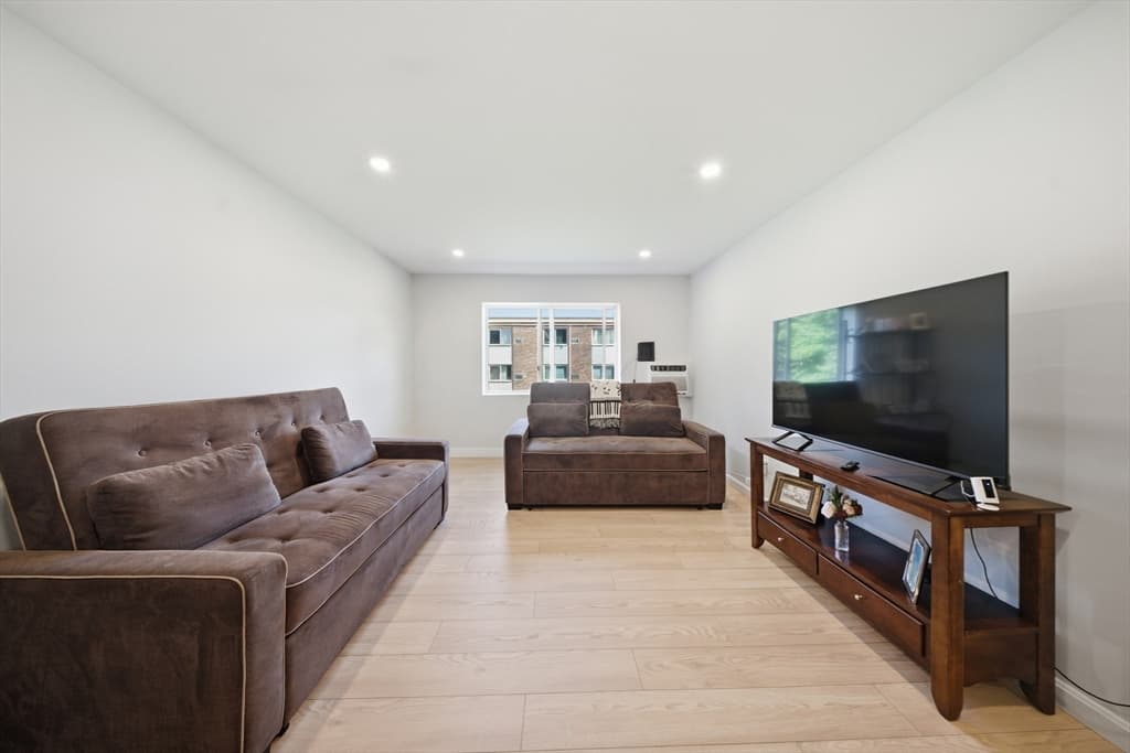 Condominium at 9 Weld St # 19, Framingham MA 01702, photo 4 of 28