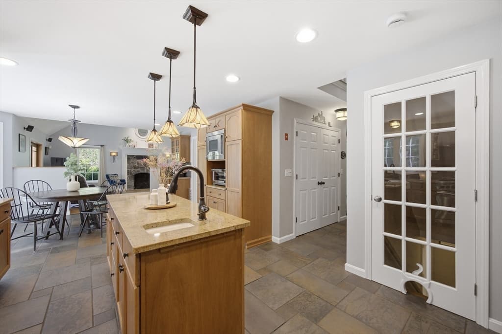 Single Family Residence at 8 Evergreen Drive, Plaistow NH 03865, Plaistow, photo 12 of 36