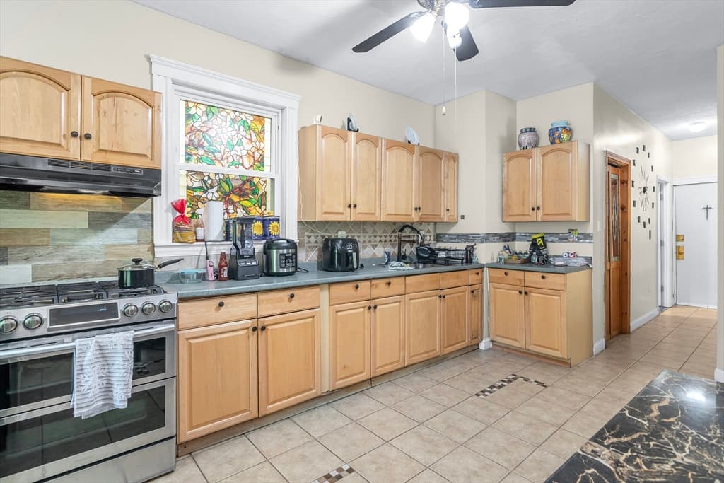 3 Family at 180 Chestnut Street, Chelsea MA 02150, Chelsea, photo 5 of 36