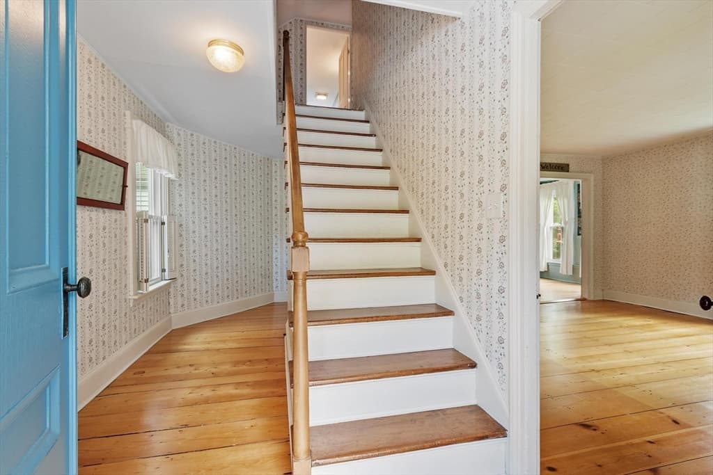 16 Chapel St, Ashburnham MA 01430 photo 4