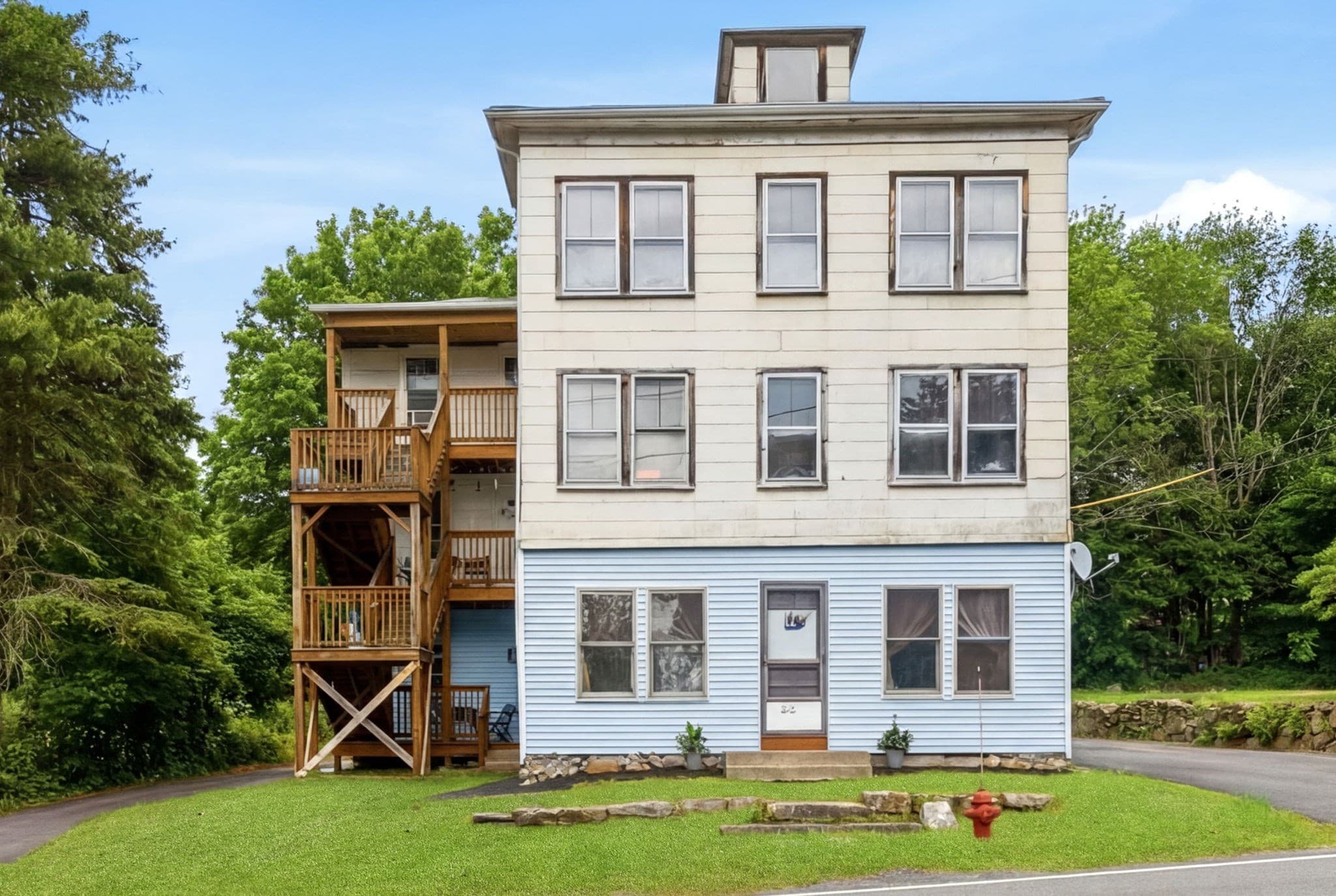 310 Blackstone St, Uxbridge MA 01569