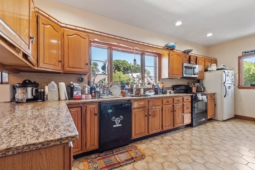 562 Main St, Medford MA 02155 photo 17