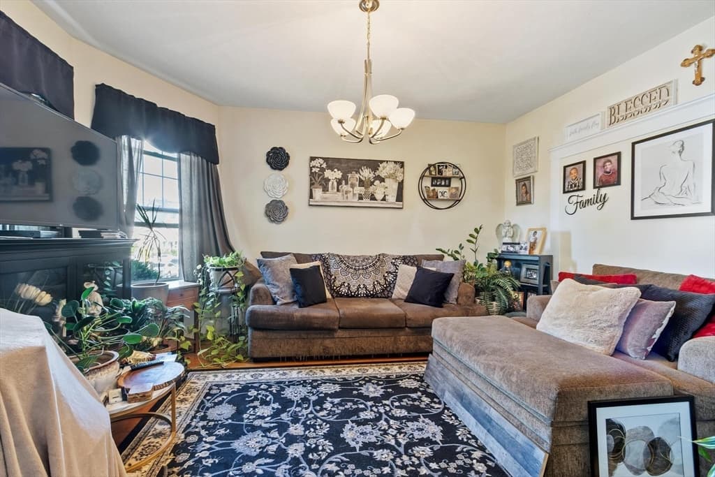 562 Main St, Medford MA 02155 photo 5