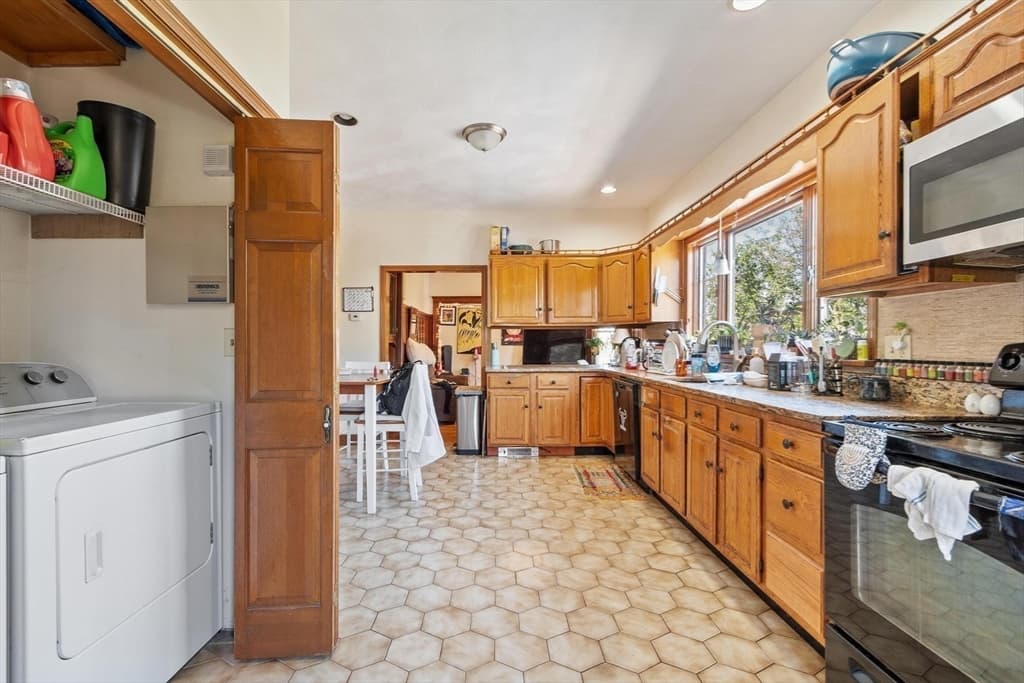 562 Main St, Medford MA 02155 photo 18
