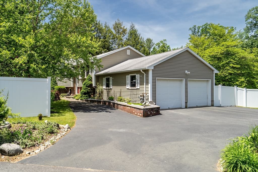Single Family Residence at 2 Sandspur Lane, North Reading MA 01864, North Reading, photo 2 of 39