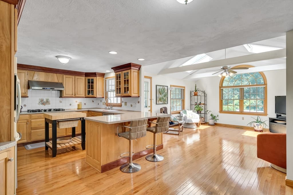 Single Family Residence at 2 Sandspur Lane, North Reading MA 01864, North Reading, photo 3 of 39