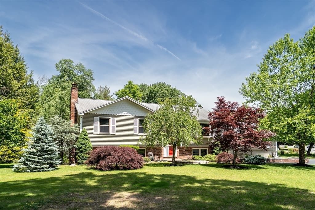 2 Sandspur Lane, North Reading MA 01864