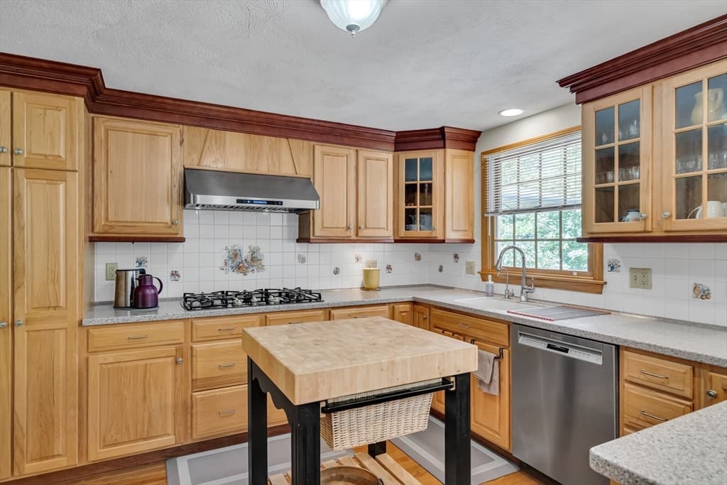Single Family Residence at 2 Sandspur Lane, North Reading MA 01864, North Reading, photo 5 of 39