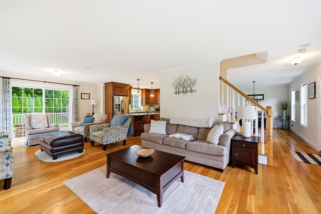 Single Family Residence at 4 N Hills Ln, Wilbraham MA 01095, photo 9 of 40