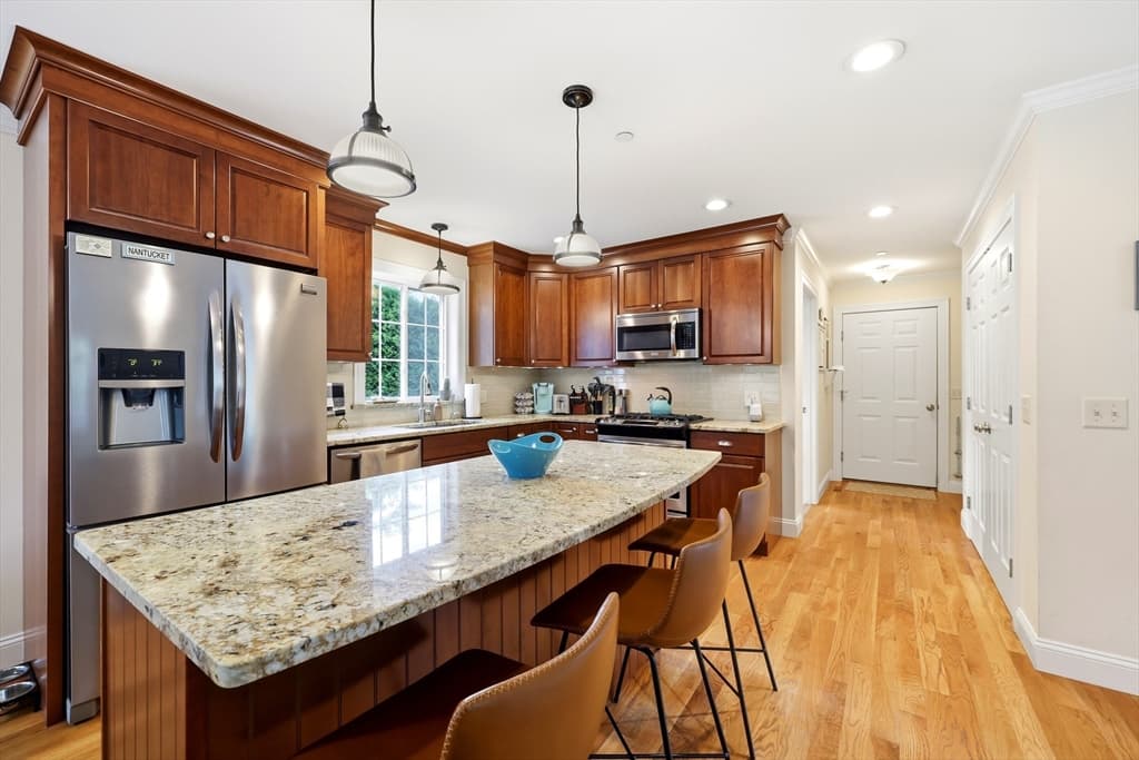 Single Family Residence at 4 N Hills Ln, Wilbraham MA 01095, photo 4 of 40