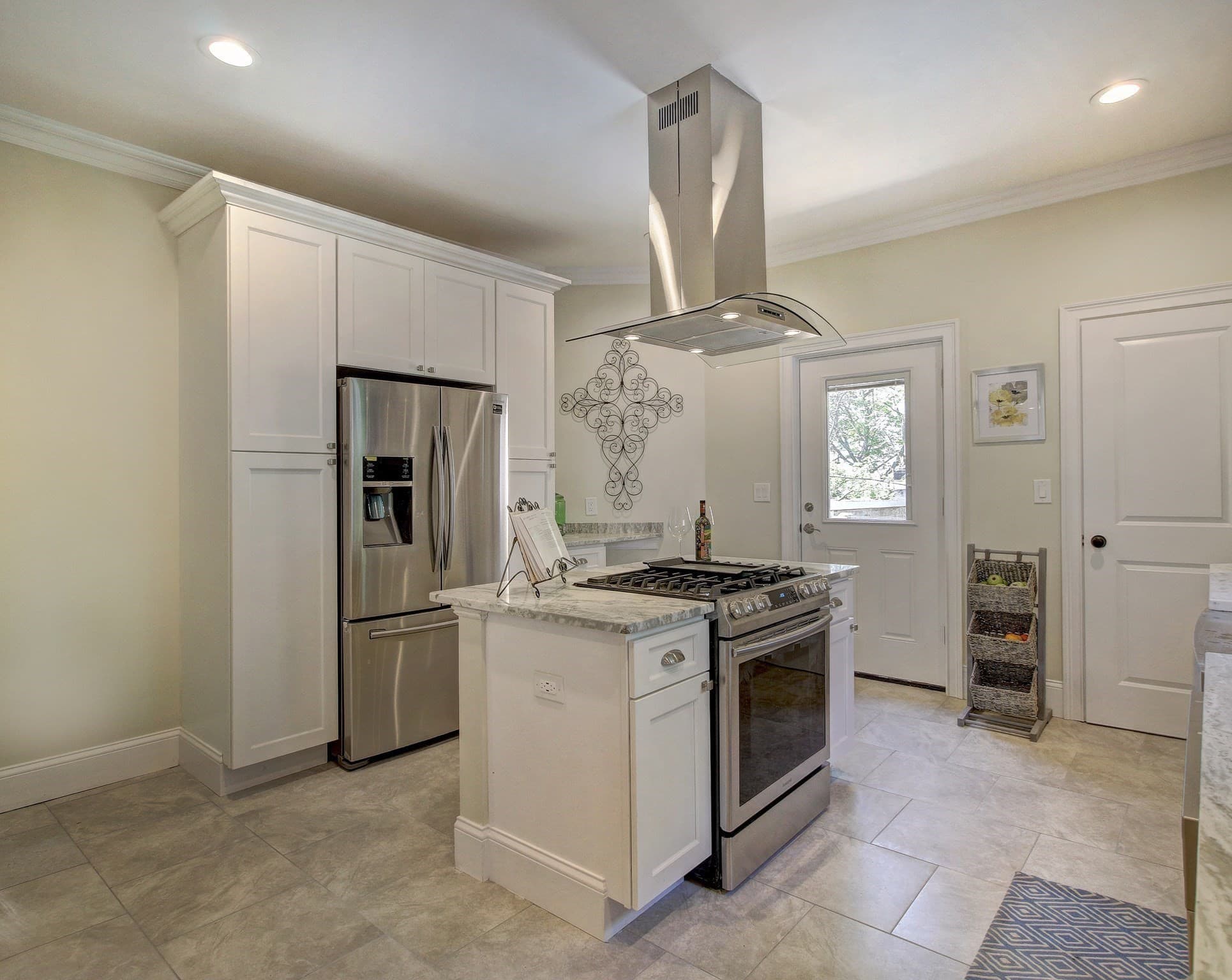 Single Family Residence at 287 Walnut Ave, Boston MA 02119, photo 6 of 36
