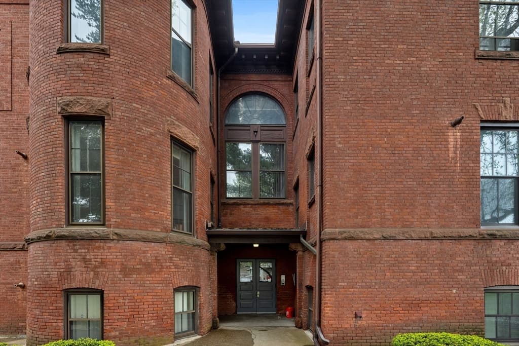 321 Plantation St # 300, Worcester MA 01604 photo 35