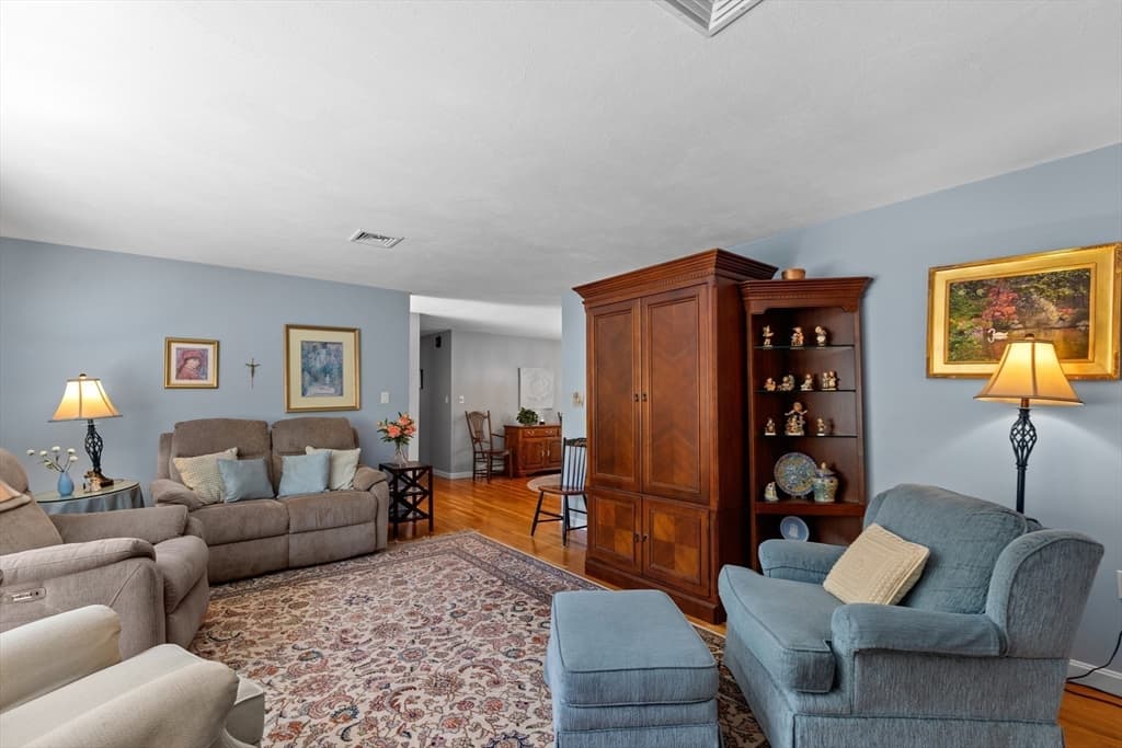 Single Family Residence at 45 Sierra Way, Yarmouth MA 02673, photo 11 of 33