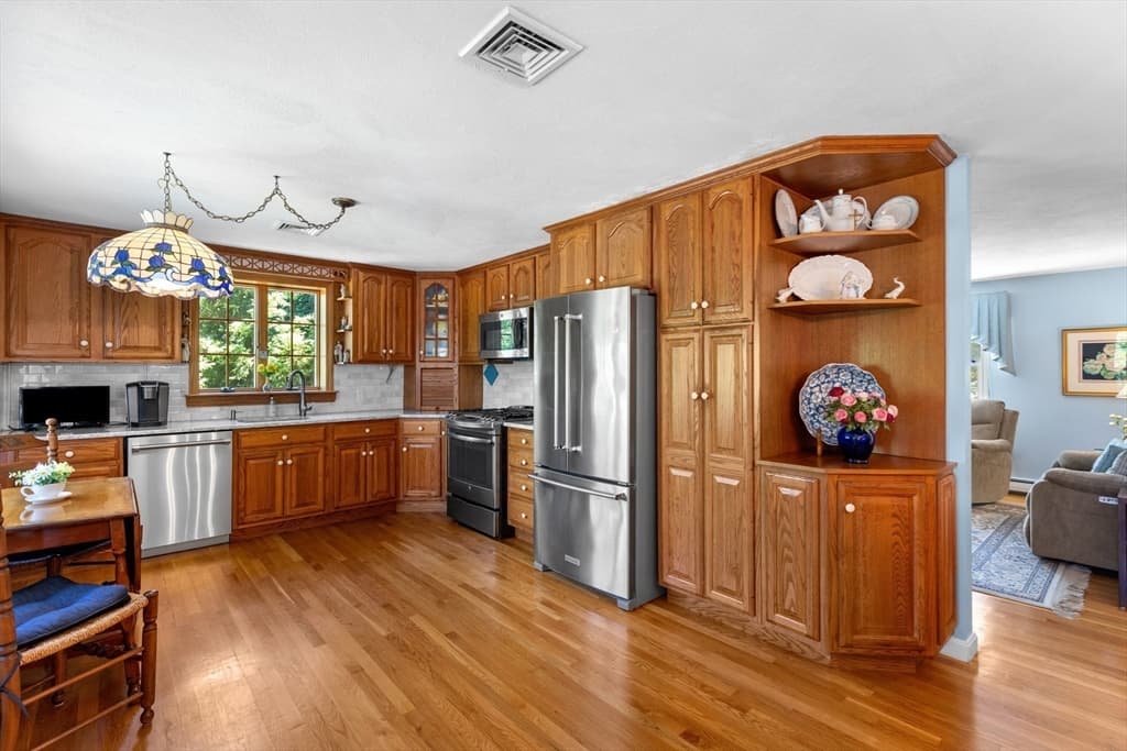 Single Family Residence at 45 Sierra Way, Yarmouth MA 02673, photo 4 of 33