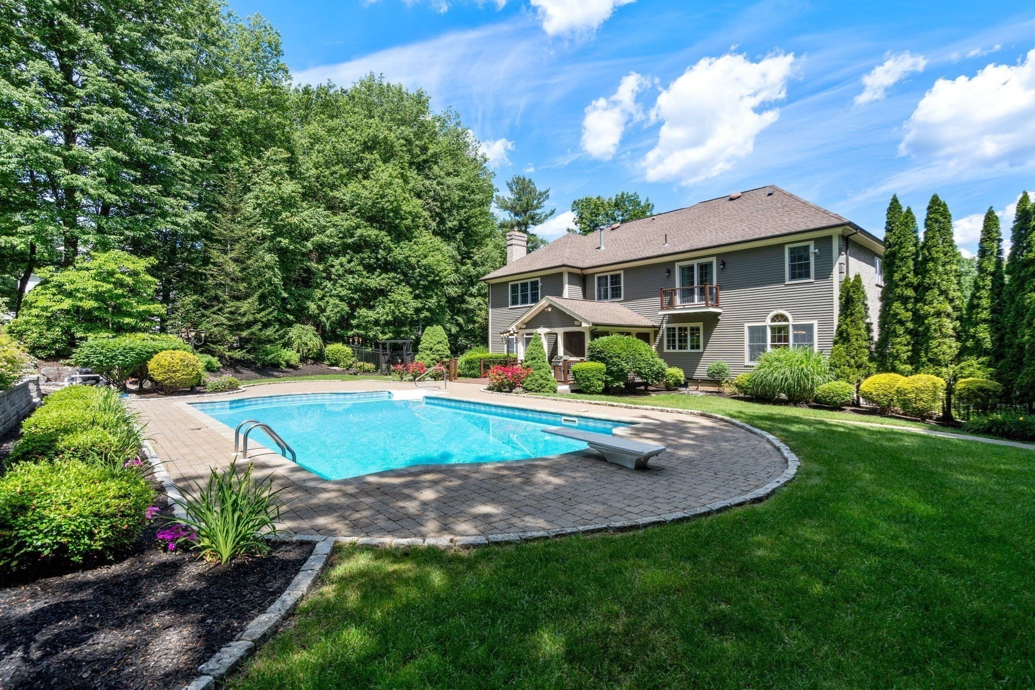Single Family Residence at 253 Cranbrook Dr, Holden MA 01520, photo 5 of 42