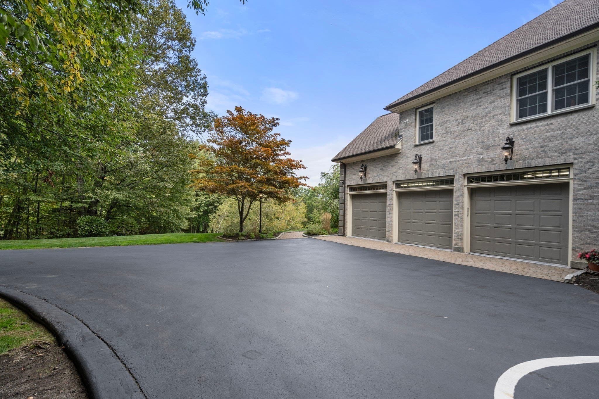 Single Family Residence at 253 Cranbrook Dr, Holden MA 01520, photo 11 of 42
