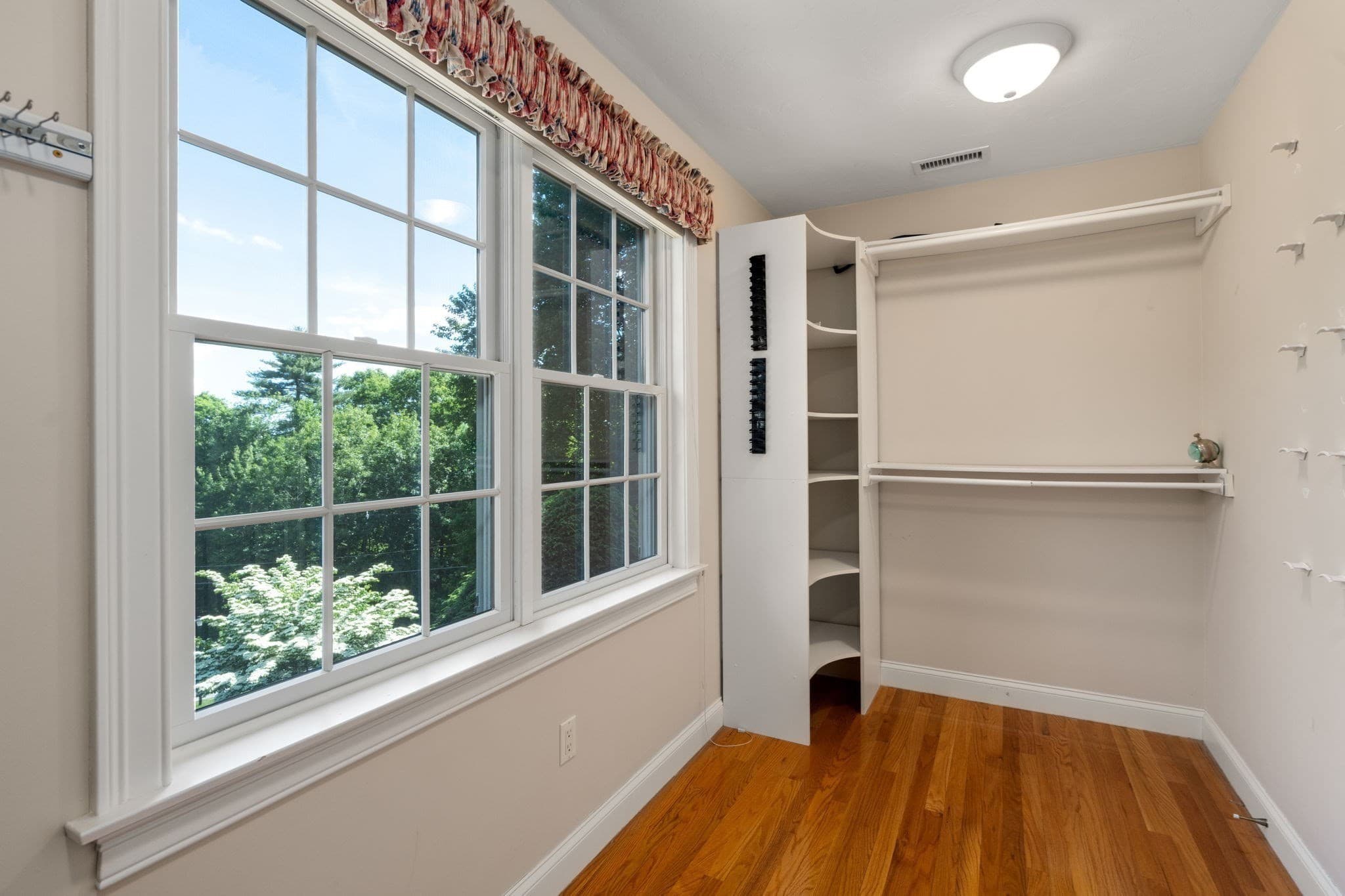 Single Family Residence at 253 Cranbrook Dr, Holden MA 01520, photo 31 of 42