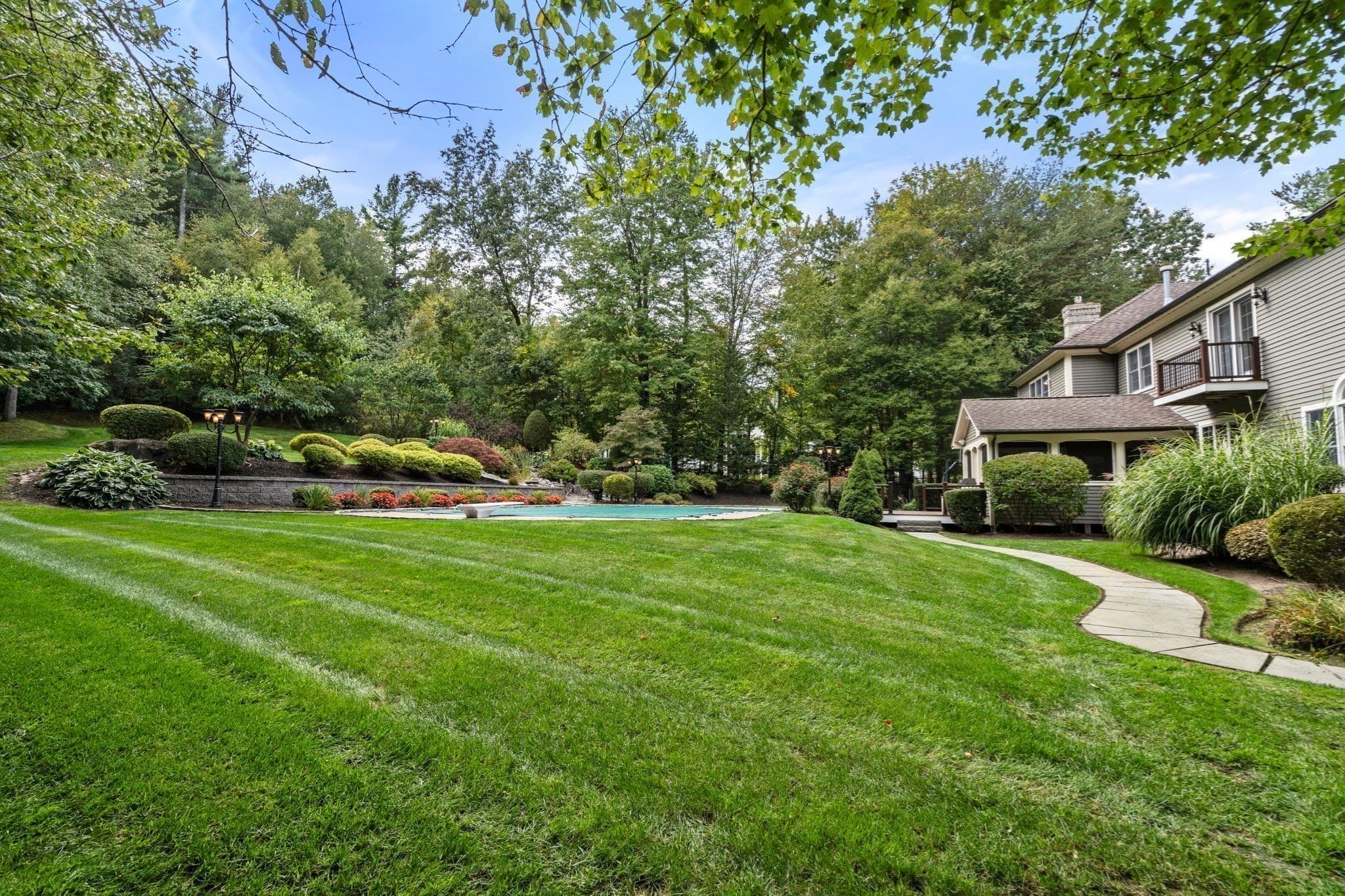 Single Family Residence at 253 Cranbrook Dr, Holden MA 01520, photo 8 of 42