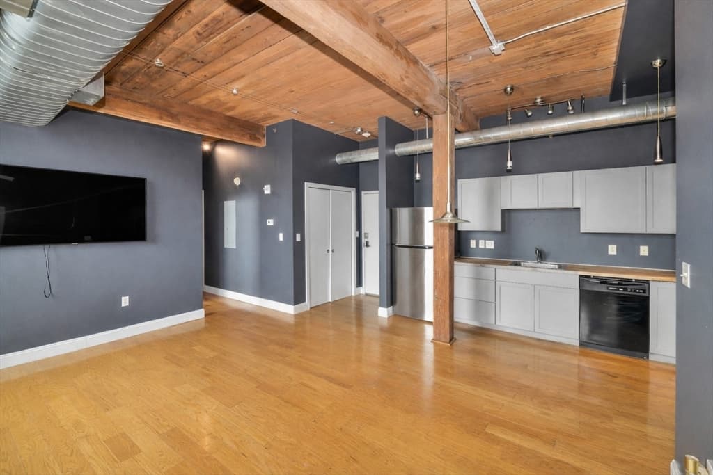 146 Court St # 604, Brockton MA 02302 photo 3