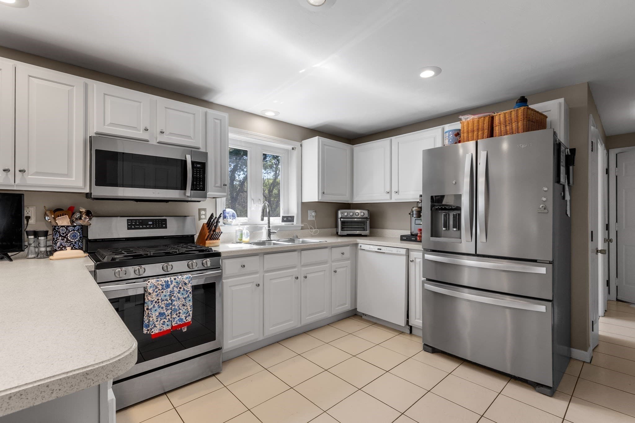 Single Family Residence at 30 Sheffield Place, Mashpee MA 02649, photo 8 of 24