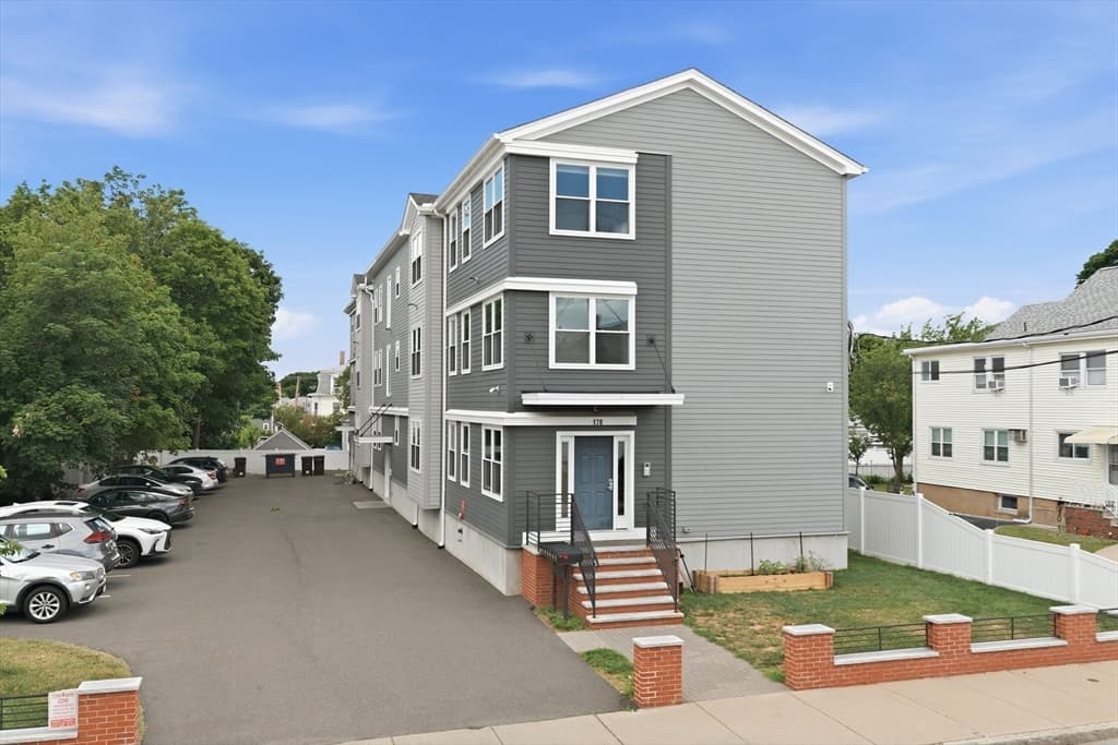 Condominium at 170 Bradford St # 3, Everett MA 02149, Everett, photo 2 of 31