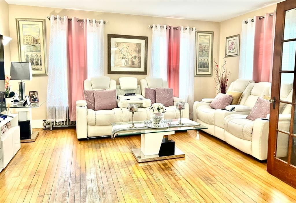 Single Family Residence at 86 Beaverbrook Pkwy, Worcester MA 01603, photo 5 of 31