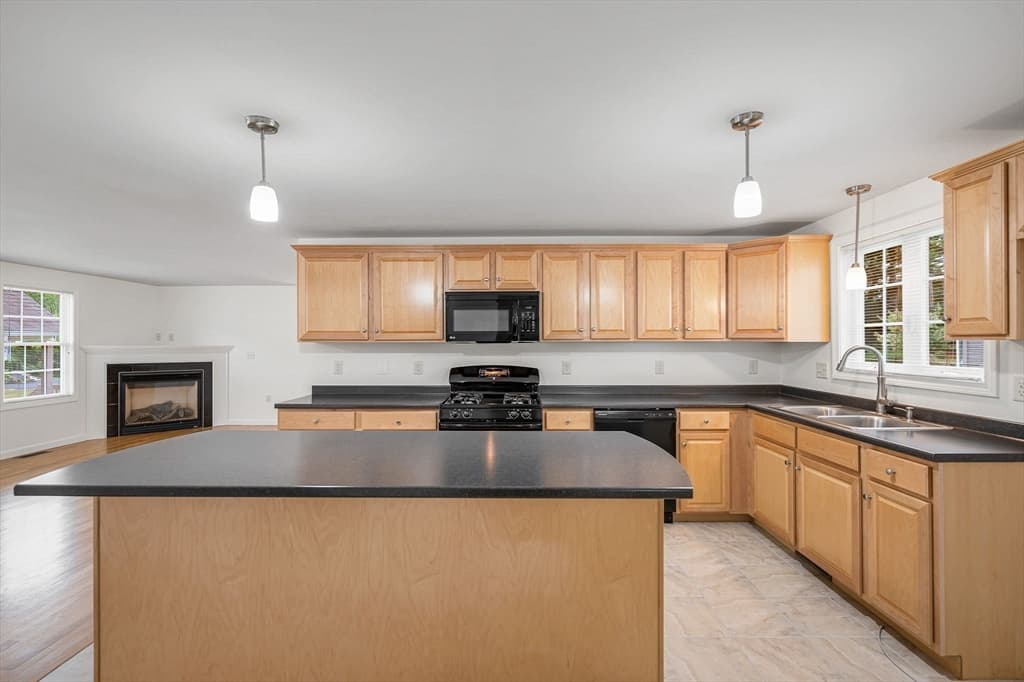 Condominium at 24 Royal Ave # 24, Dracut MA 01826, photo 6 of 26