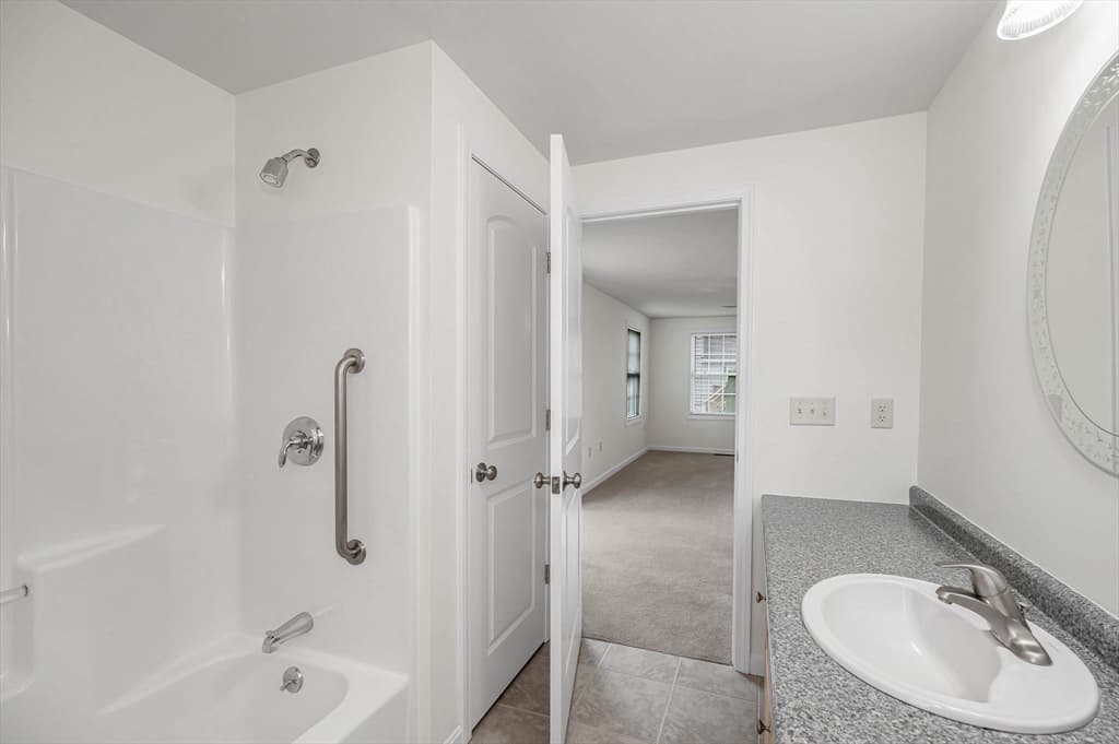 Condominium at 24 Royal Ave # 24, Dracut MA 01826, photo 16 of 26