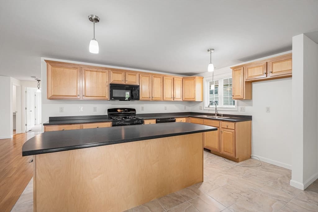 Condominium at 24 Royal Ave # 24, Dracut MA 01826, photo 7 of 26