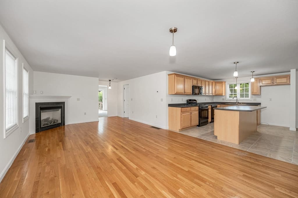 Condominium at 24 Royal Ave # 24, Dracut MA 01826, photo 9 of 26