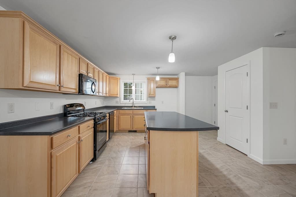 Condominium at 24 Royal Ave # 24, Dracut MA 01826, photo 8 of 26