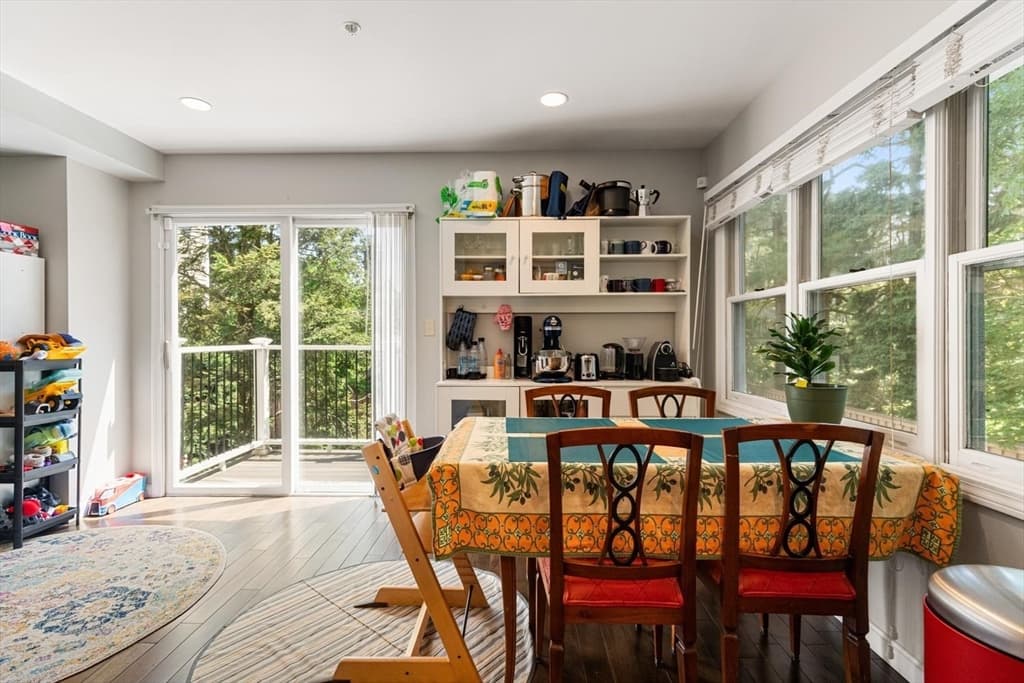 Condominium at 54 Crescent Ave, Boston MA 02125, photo 7 of 23