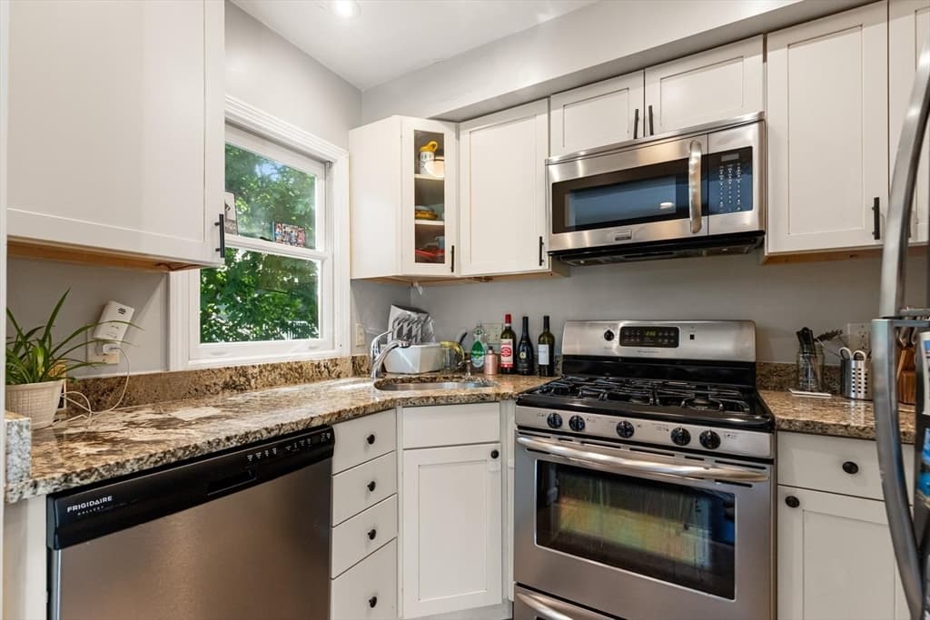 Condominium at 54 Crescent Ave, Boston MA 02125, photo 8 of 23